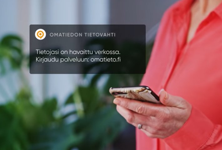 Asiakastiedon Tietovahti-turvapalvelun avulla selvität, missä henkilötietosi liikkuvat ja yrittääkö joku hakea nimissäsi luottoa