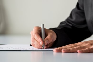 Tiedätkö, kenellä on yrityksen nimenkirjoitusoikeus? Huolimattomuus kostautuu